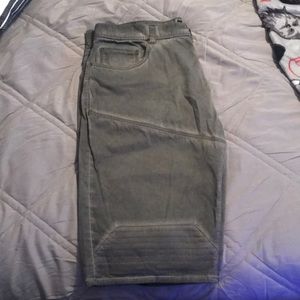 Men’s gray shorts